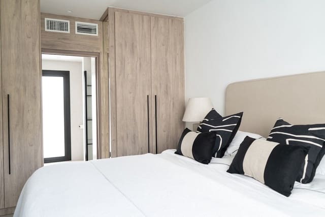 2 sypialnia Apartament na sprzedaż w Puerto Banus, Marbella z garażem - 649 000 € (Ref: 9953560)