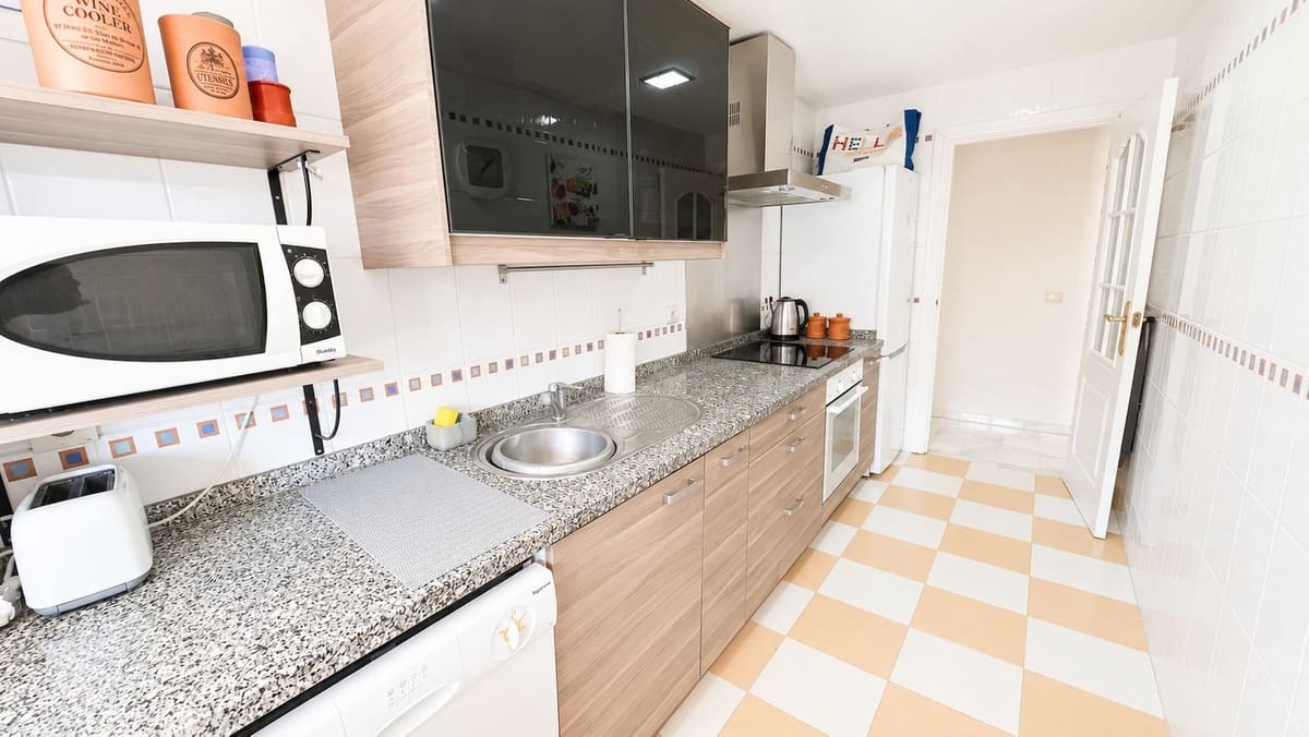2 slaapkamer Appartement te koop in San Luis de Sabinillas met garage - € 250.000 (Ref: 9954621)
