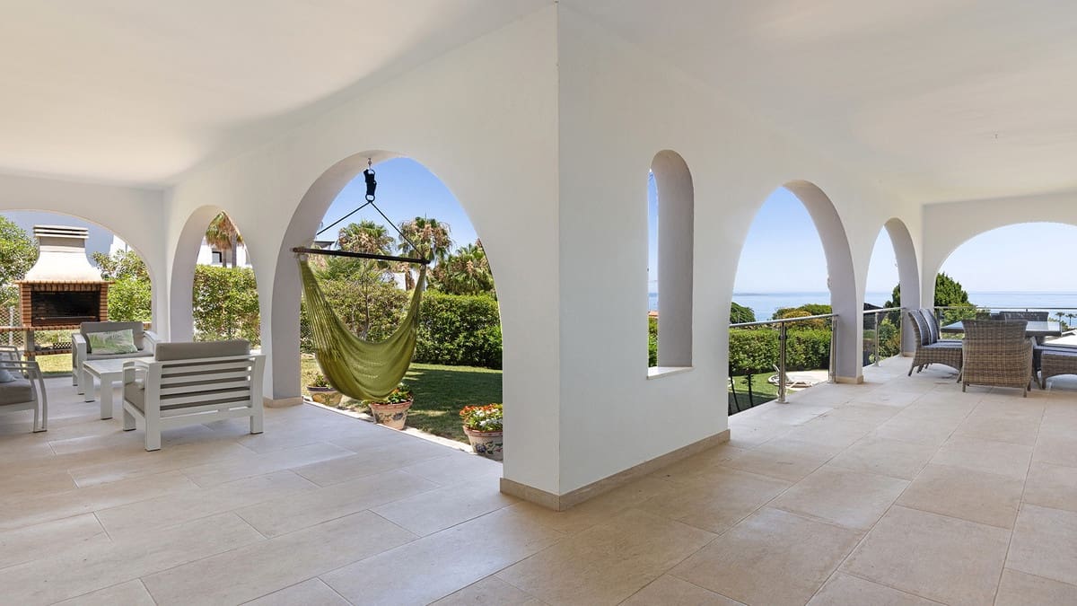 4 bedroom Villa for sale in Manilva - € 1,100,000 (Ref: 9958901)