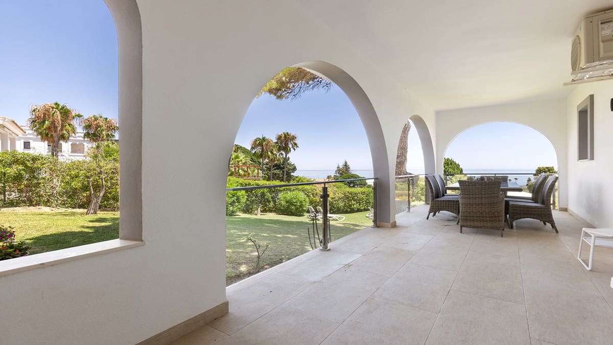 4 bedroom Villa for sale in Manilva - € 1,100,000 (Ref: 9958901)