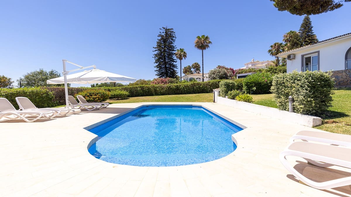 4 bedroom Villa for sale in Manilva - € 1,100,000 (Ref: 9958901)