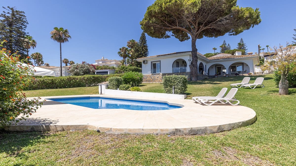 4 bedroom Villa for sale in Manilva - € 1,100,000 (Ref: 9958901)