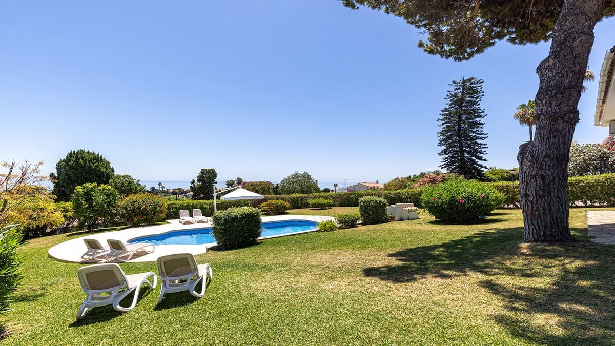 4 bedroom Villa for sale in Manilva - € 1,100,000 (Ref: 9958901)