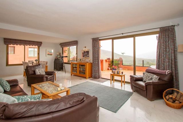2 Zimmer Apartment zu verkaufen in La Mairena, Ojen mit Pool - 369.000 € (Ref: 9958904)