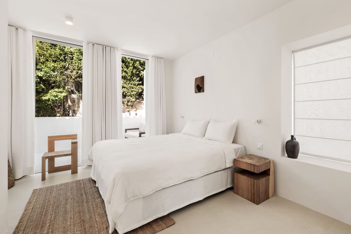 4 slaapkamer Villa te koop in El Paraiso met zwembad garage - € 3.880.000 (Ref: 9961957)