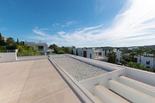 6 soveværelse Villa til salg i Puerto Banus, Marbella med swimmingpool garage - € 3.395.000 (Ref: 9972419)