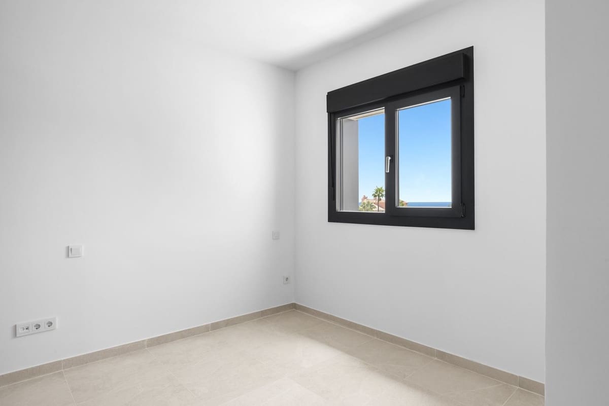 3 chambre Penthouse à vendre à Estepona avec garage - 849 500 € (Ref: 9974455)