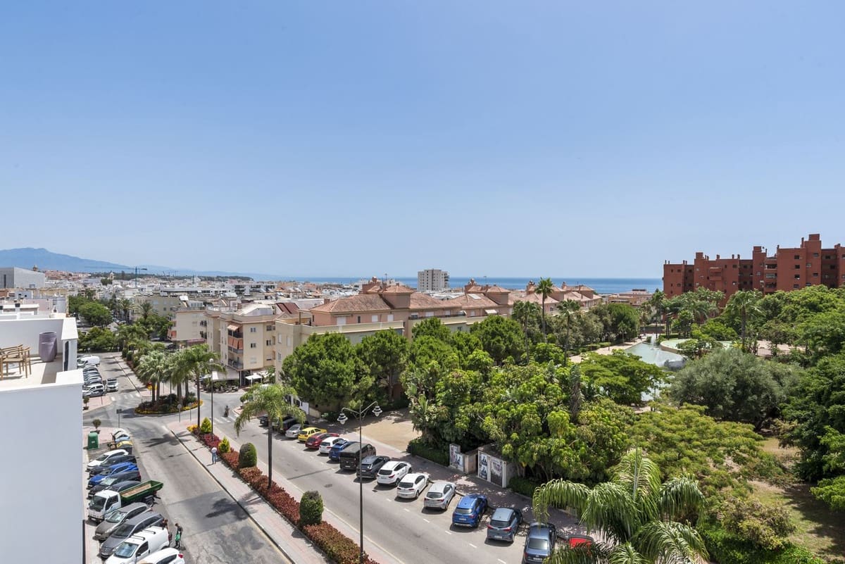 3 chambre Penthouse à vendre à Estepona avec garage - 849 500 € (Ref: 9974455)