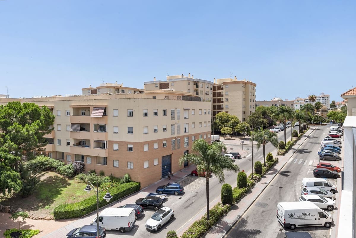3 chambre Penthouse à vendre à Estepona avec garage - 849 500 € (Ref: 9974455)