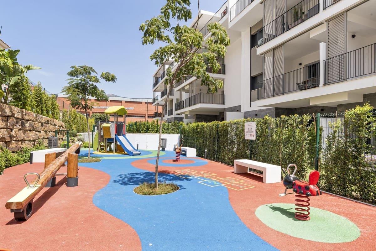 3 chambre Penthouse à vendre à Estepona avec garage - 849 500 € (Ref: 9974455)