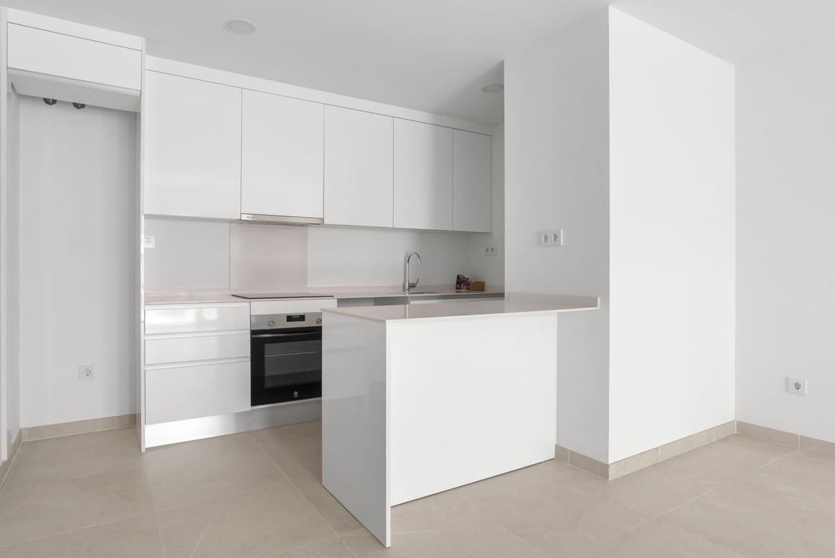 2 soverom Penthouse til salgs i Estepona med garasje - € 699 500 (Ref: 9974456)