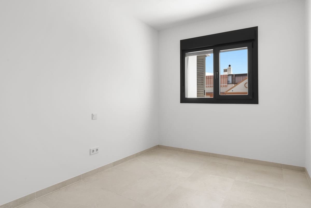 2 soverom Penthouse til salgs i Estepona med garasje - € 699 500 (Ref: 9974456)