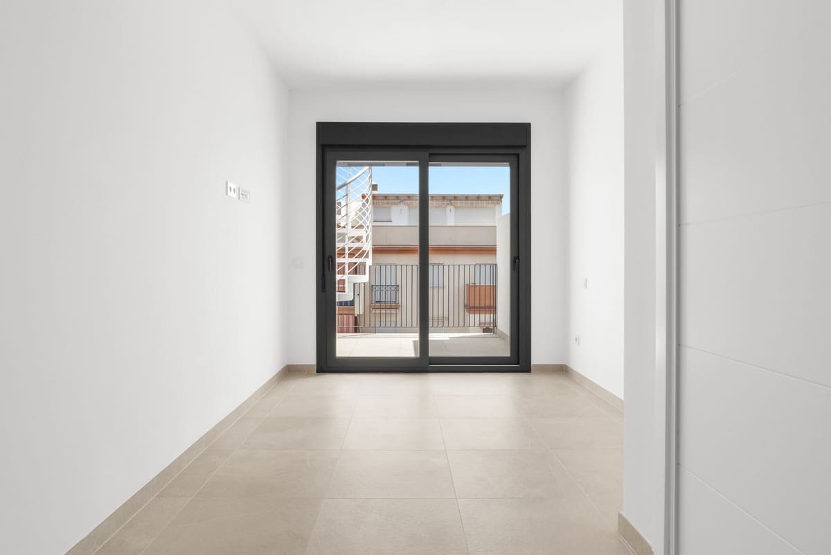 2 soverom Penthouse til salgs i Estepona med garasje - € 699 500 (Ref: 9974456)