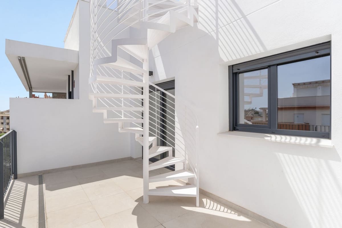 2 soverom Penthouse til salgs i Estepona med garasje - € 699 500 (Ref: 9974456)