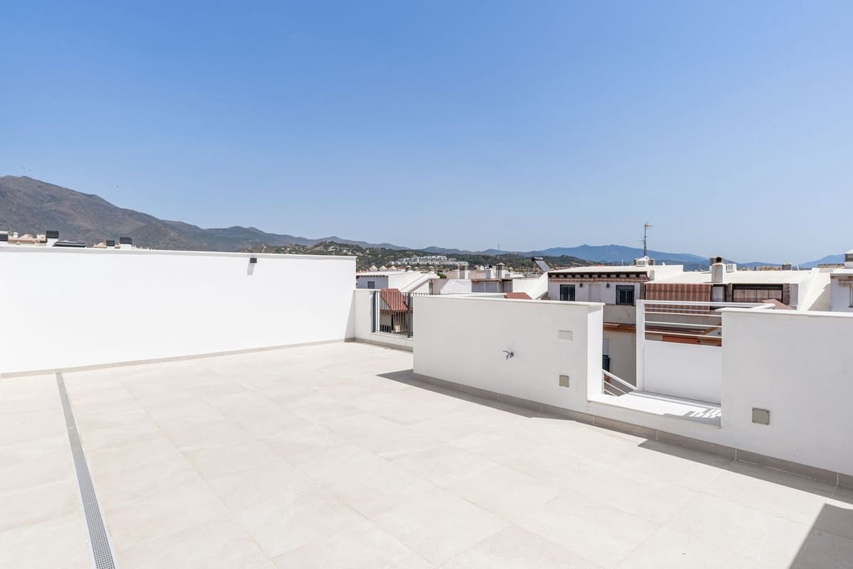 2 soverom Penthouse til salgs i Estepona med garasje - € 699 500 (Ref: 9974456)