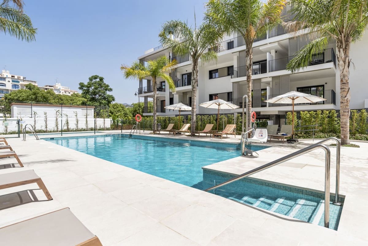 2 soverom Penthouse til salgs i Estepona med garasje - € 699 500 (Ref: 9974456)