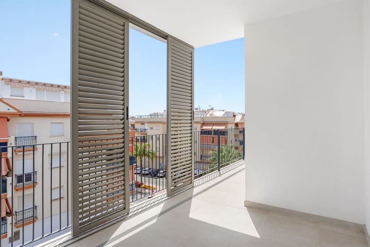 2 soverom Penthouse til salgs i Estepona med garasje - € 699 500 (Ref: 9974456)