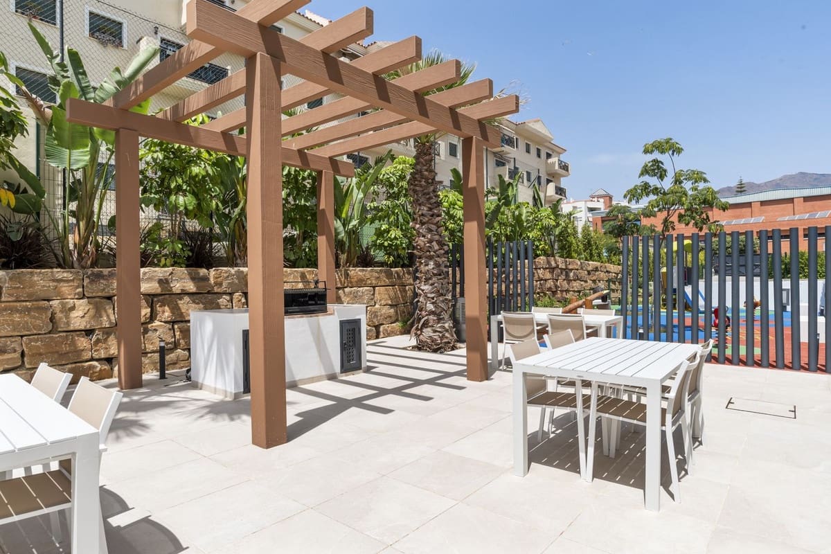 2 soverom Penthouse til salgs i Estepona med garasje - € 699 500 (Ref: 9974456)