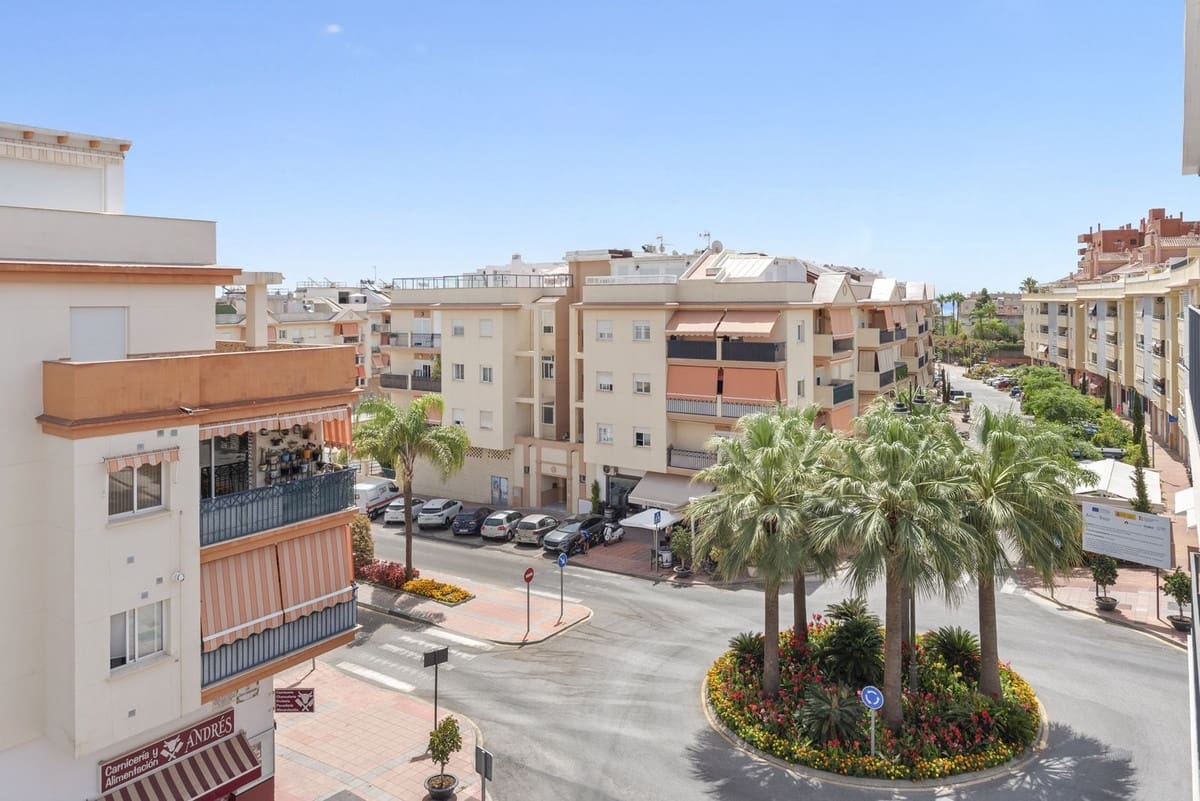 2 soverom Penthouse til salgs i Estepona med garasje - € 699 500 (Ref: 9974456)