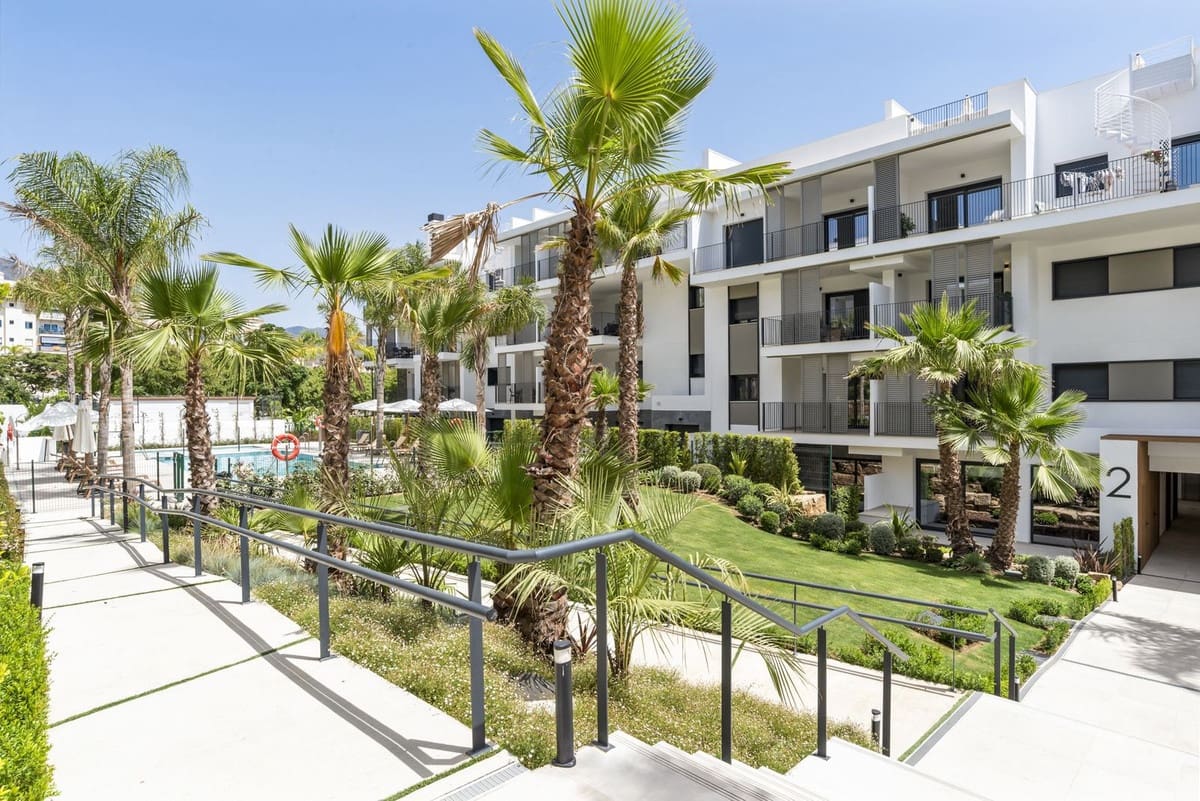 2 soverom Penthouse til salgs i Estepona med garasje - € 699 500 (Ref: 9974456)