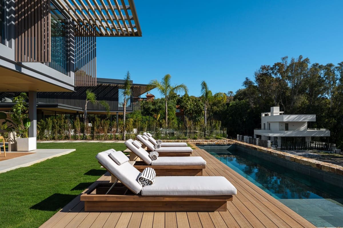 4 soveværelse Villa til salg i Nueva Andalucia med swimmingpool garage - € 4.800.000 (Ref: 9976622)