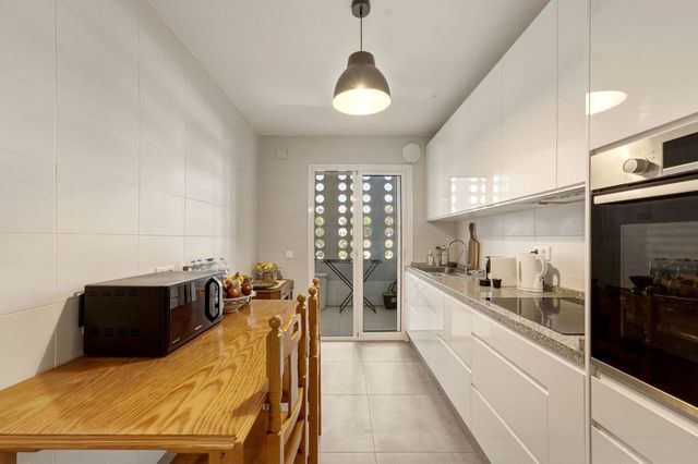 3 soverom Leilighet til salgs i Castillo Sohail, Fuengirola med garasje - € 420 000 (Ref: 9978063)