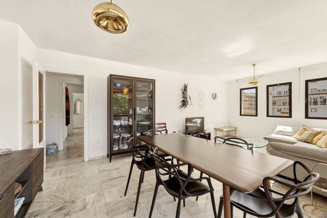 3 soverom Leilighet til salgs i Castillo Sohail, Fuengirola med garasje - € 420 000 (Ref: 9978063)
