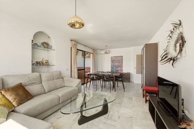 3 soverom Leilighet til salgs i Castillo Sohail, Fuengirola med garasje - € 420 000 (Ref: 9978063)