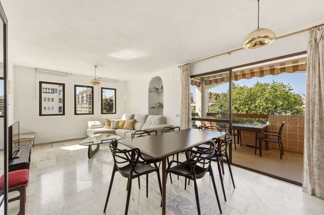 3 soverom Leilighet til salgs i Castillo Sohail, Fuengirola med garasje - € 420 000 (Ref: 9978063)