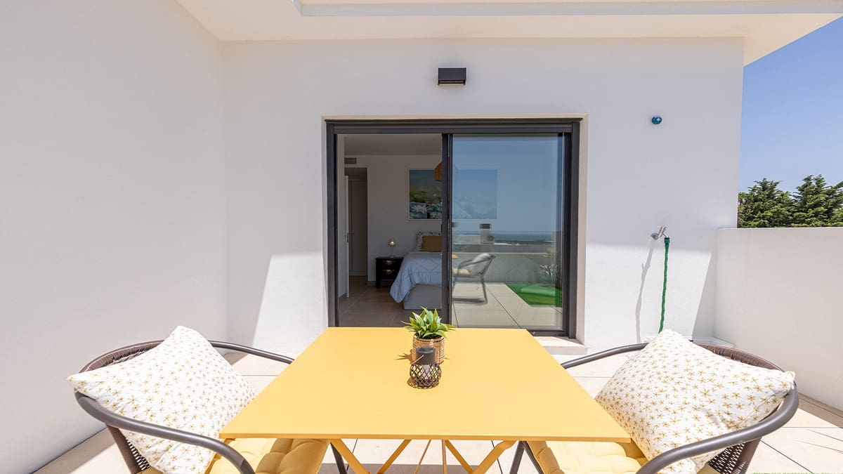 3 sypialnia Penthouse na sprzedaż w Casares z basenem garażem - 780 000 € (Ref: 9978064)