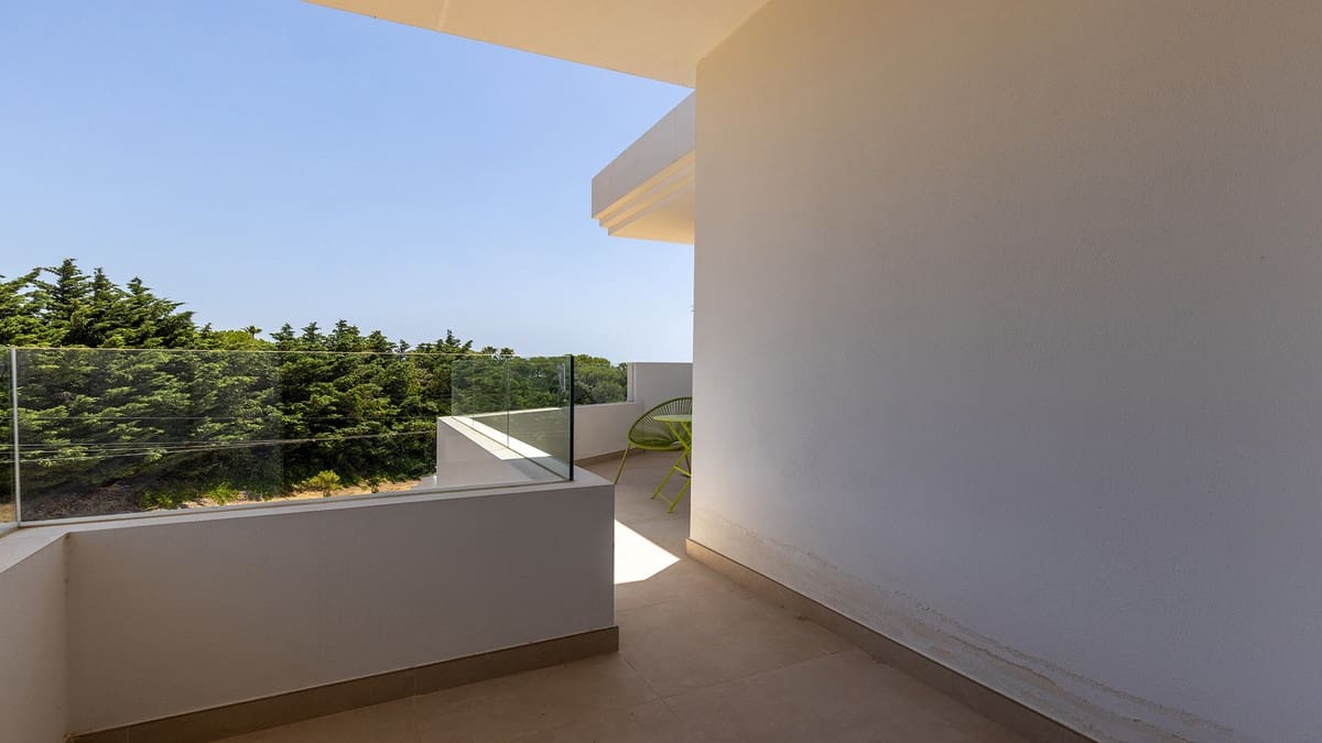 3 sypialnia Penthouse na sprzedaż w Casares z basenem garażem - 780 000 € (Ref: 9978064)