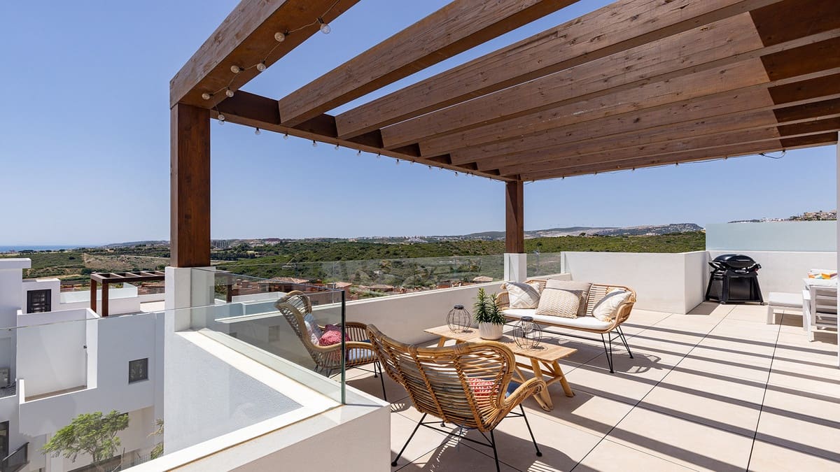 3 sypialnia Penthouse na sprzedaż w Casares z basenem garażem - 780 000 € (Ref: 9978064)