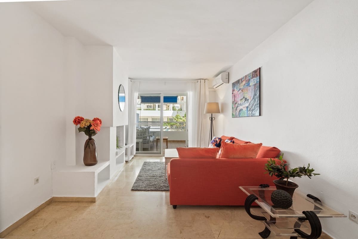 1 soverom Leilighet til salgs i Estepona med svømmebasseng garasje - € 325 000 (Ref: 9984335)