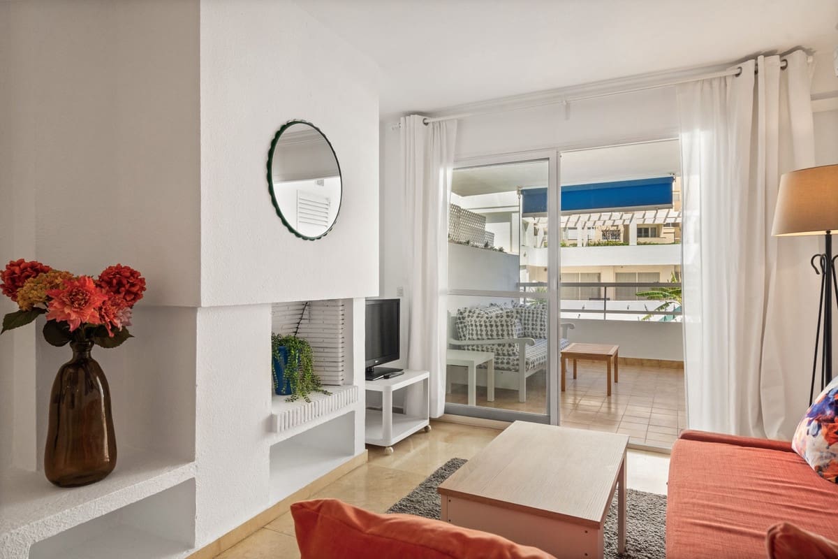 1 soverom Leilighet til salgs i Estepona med svømmebasseng garasje - € 325 000 (Ref: 9984335)