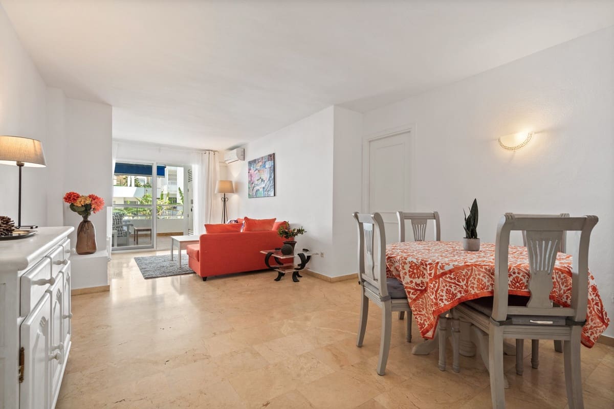 1 soverom Leilighet til salgs i Estepona med svømmebasseng garasje - € 325 000 (Ref: 9984335)