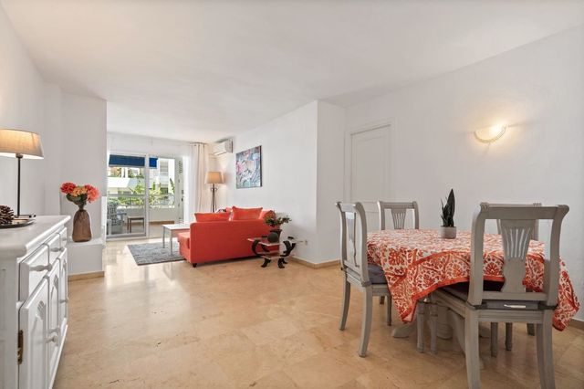 1 soverom Leilighet til salgs i Parque Central, Estepona med svømmebasseng garasje - € 325 000 (Ref: 9984335)