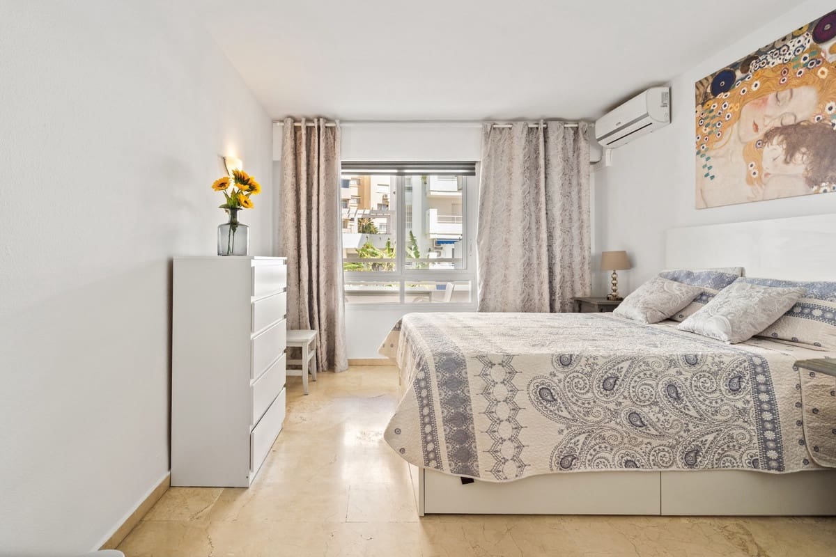 1 soverom Leilighet til salgs i Estepona med svømmebasseng garasje - € 325 000 (Ref: 9984335)