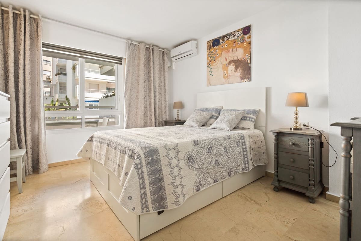 1 soverom Leilighet til salgs i Estepona med svømmebasseng garasje - € 325 000 (Ref: 9984335)