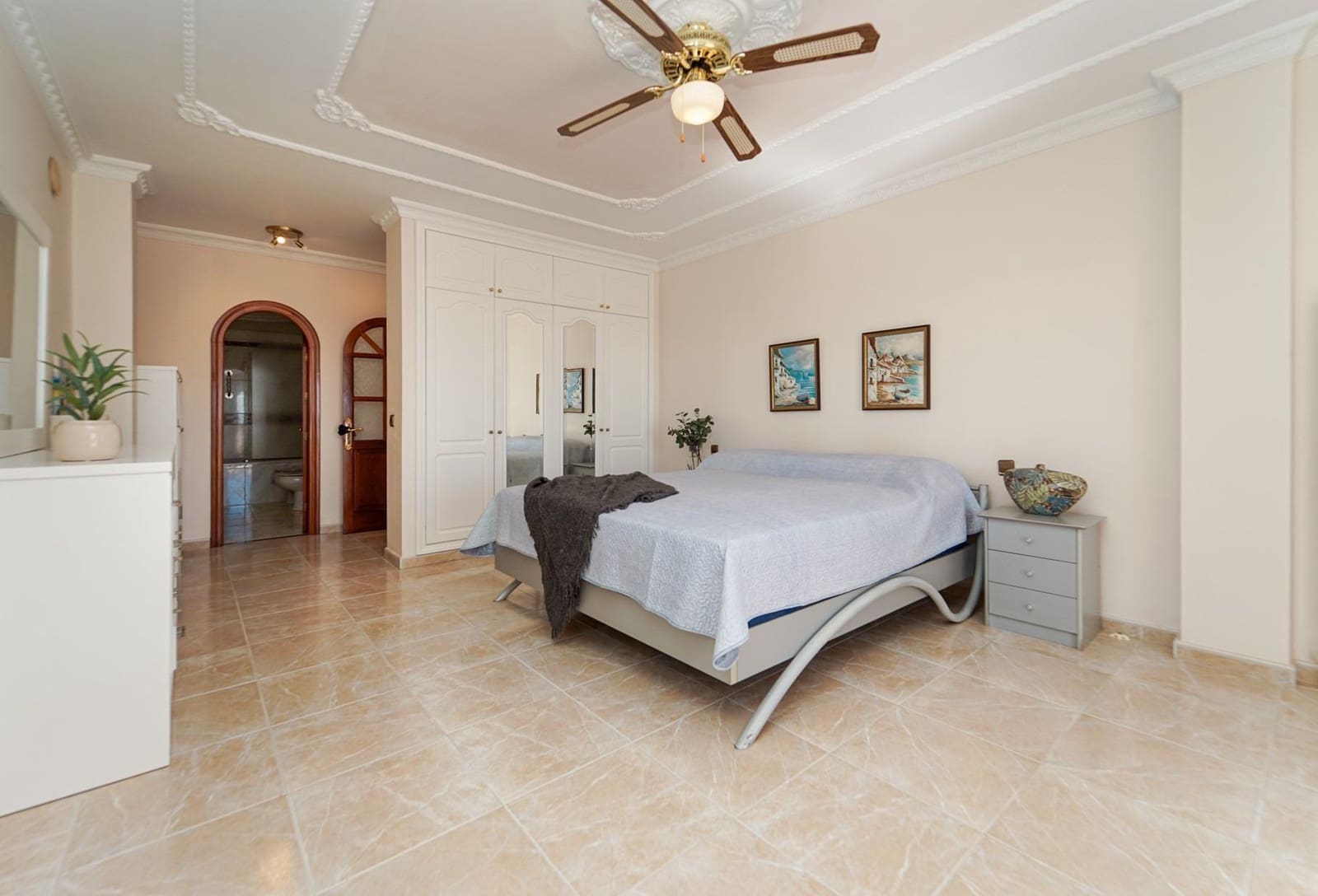 4 bedroom Villa for sale in Arguineguin with pool garage - € 1,050,000 (Ref: 10130127)