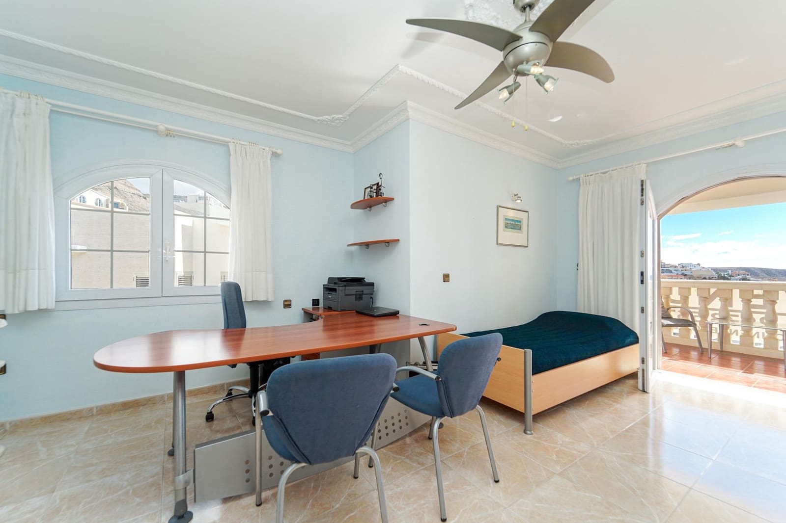 4 bedroom Villa for sale in Arguineguin with pool garage - € 1,050,000 (Ref: 10130127)