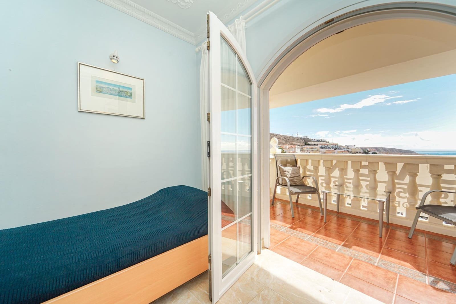 4 bedroom Villa for sale in Arguineguin with pool garage - € 1,050,000 (Ref: 10130127)