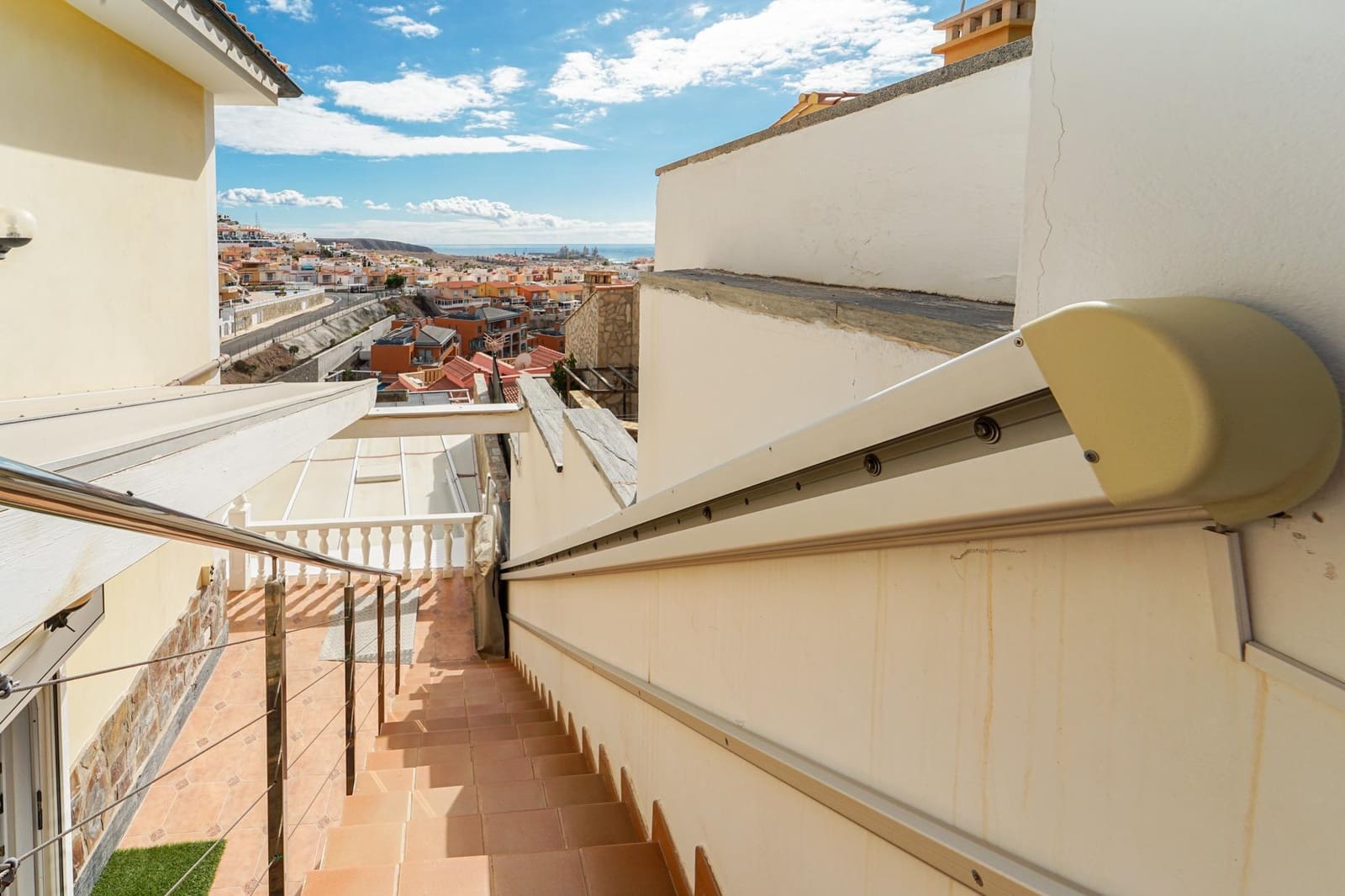 4 bedroom Villa for sale in Arguineguin with pool garage - € 1,050,000 (Ref: 10130127)