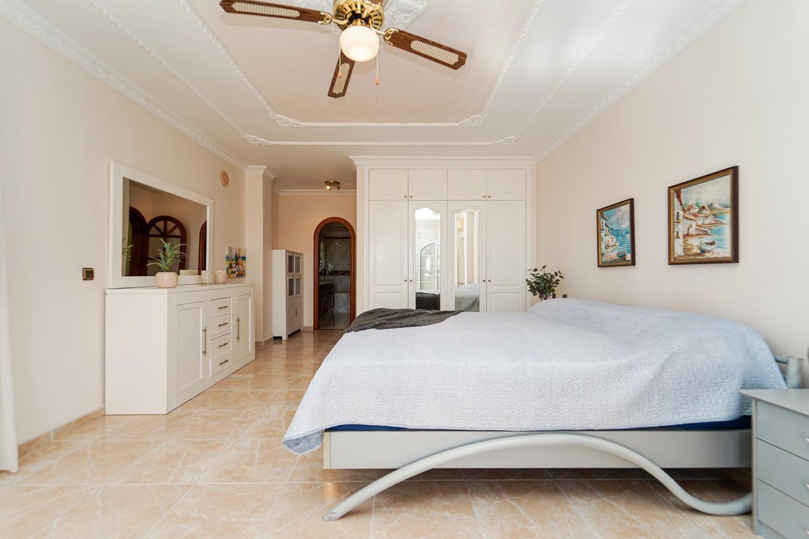 4 bedroom Villa for sale in Arguineguin with pool garage - € 1,050,000 (Ref: 8696367)