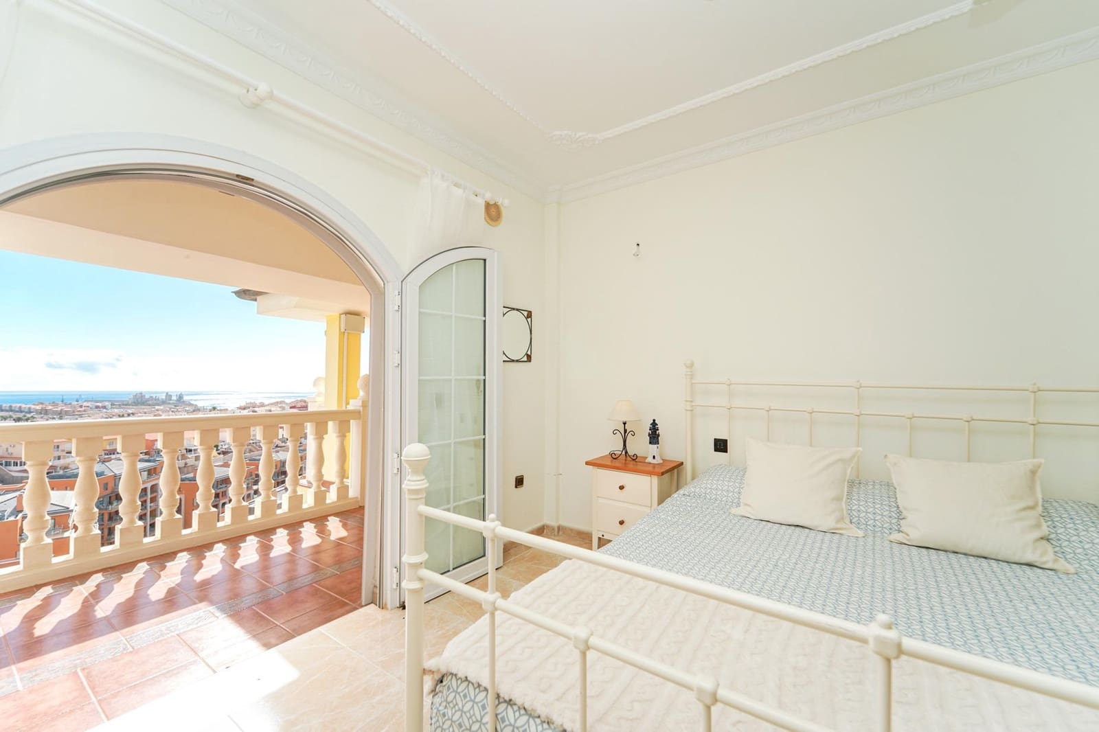 4 bedroom Villa for sale in Arguineguin with pool garage - € 1,050,000 (Ref: 8696367)