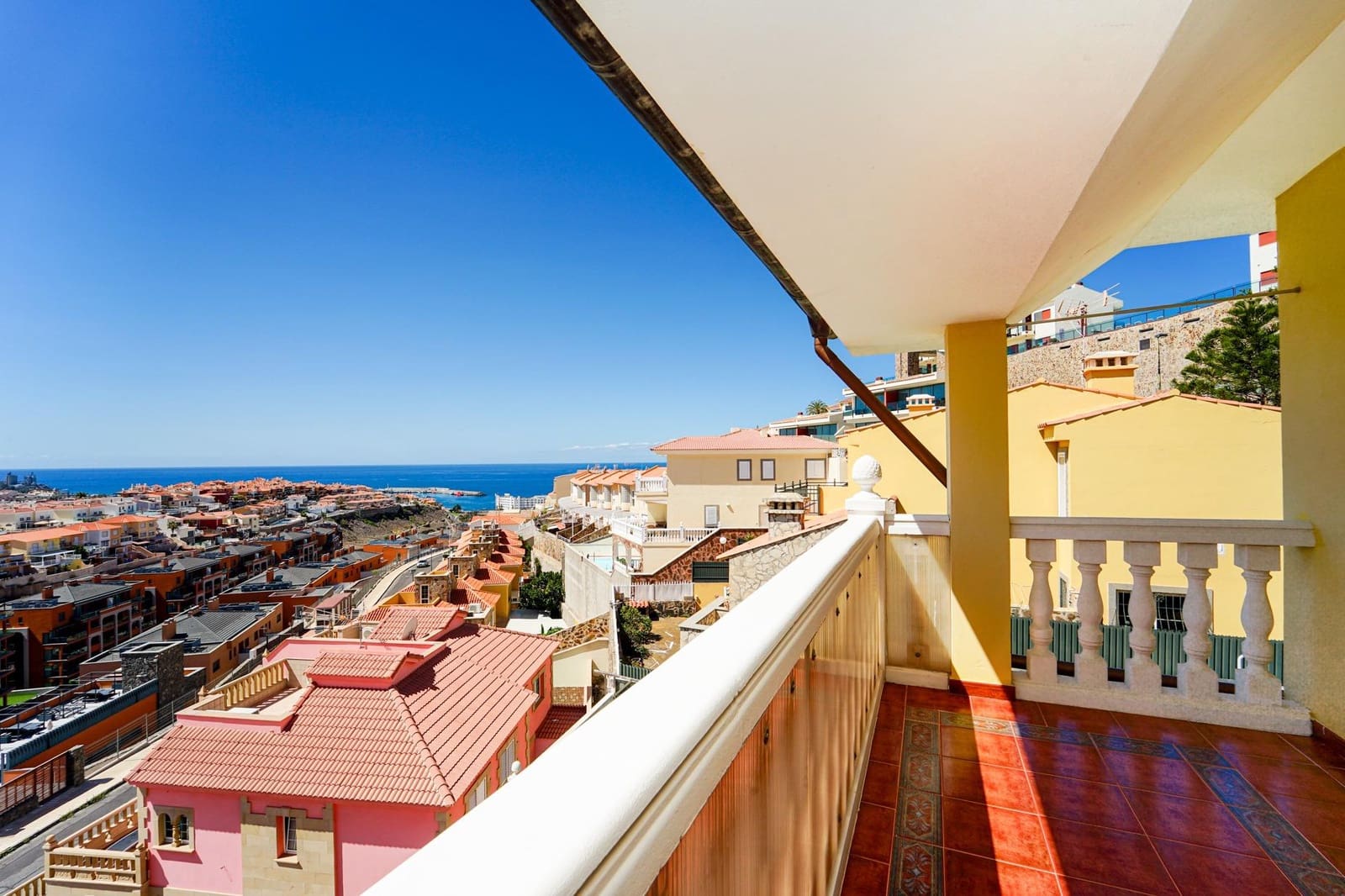 4 bedroom Villa for sale in Arguineguin with pool garage - € 1,050,000 (Ref: 8696367)