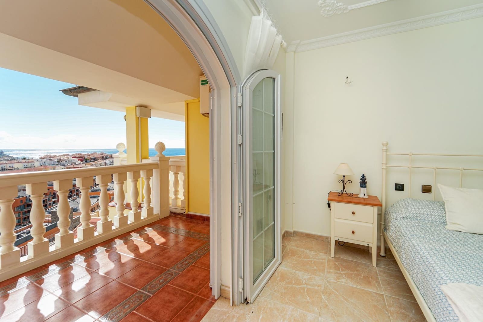 4 bedroom Villa for sale in Arguineguin with pool garage - € 1,050,000 (Ref: 8696367)