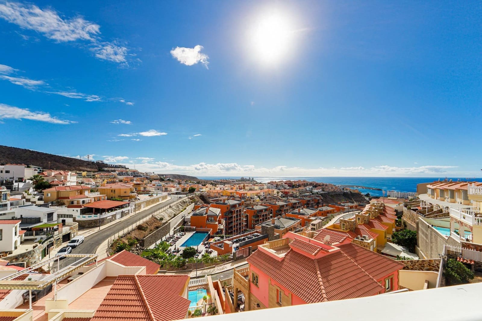 4 bedroom Villa for sale in Arguineguin with pool garage - € 1,050,000 (Ref: 8696367)