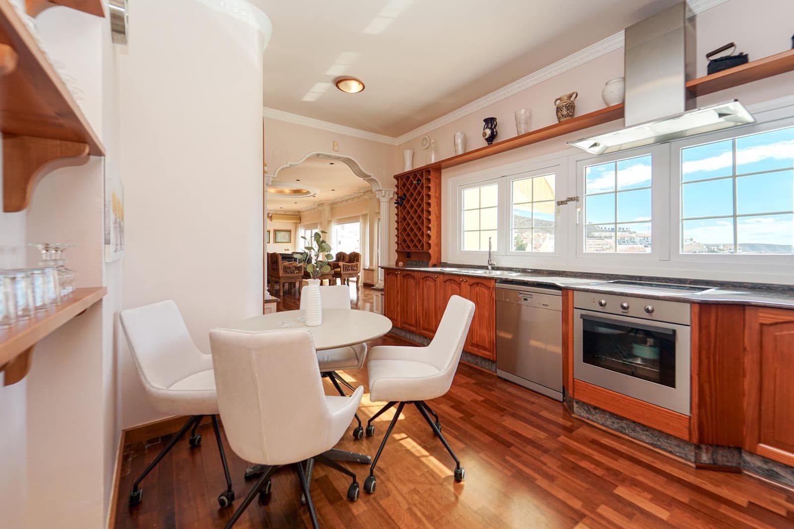 4 bedroom Villa for sale in Arguineguin with pool garage - € 1,050,000 (Ref: 8696367)