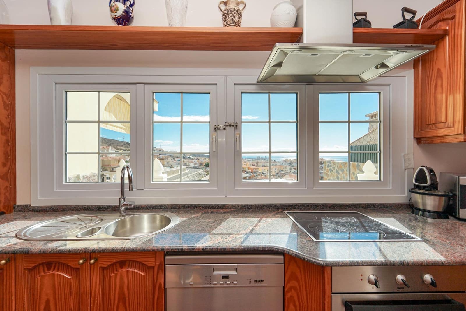 4 bedroom Villa for sale in Arguineguin with pool garage - € 1,050,000 (Ref: 8696367)