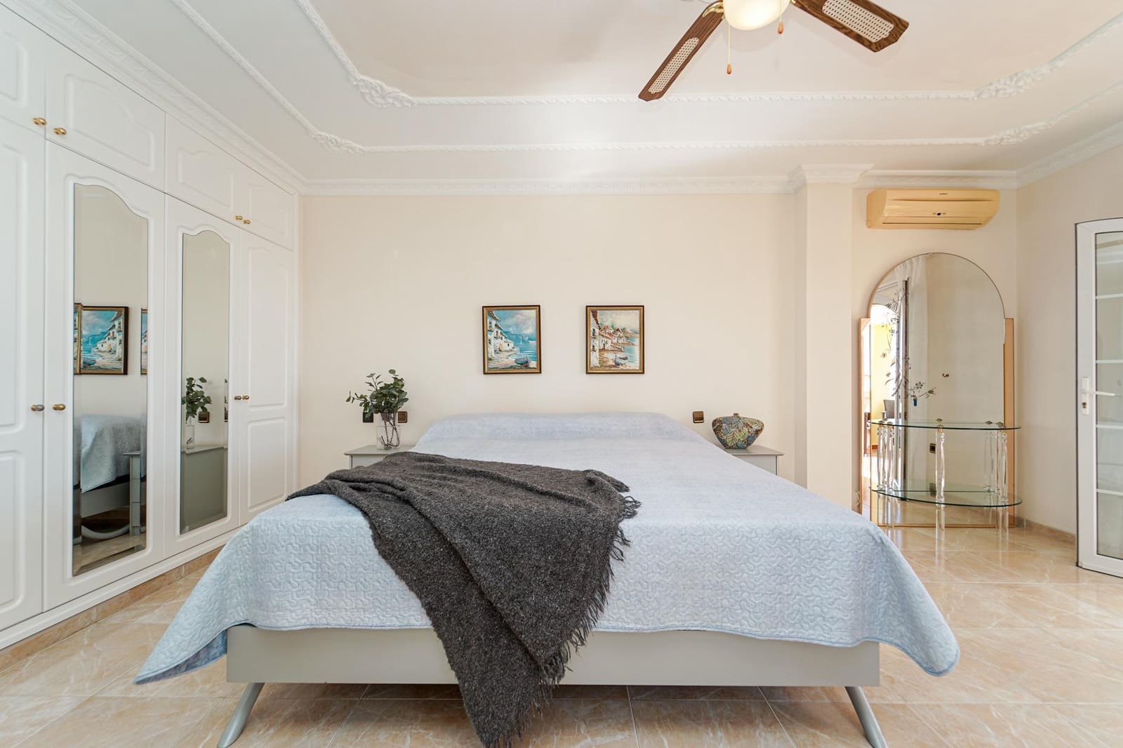 4 bedroom Villa for sale in Arguineguin with pool garage - € 1,050,000 (Ref: 8696367)